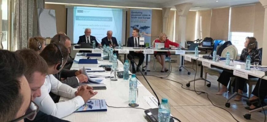 ofiterii arbi din cadrul cna participa la un atelier de lucru