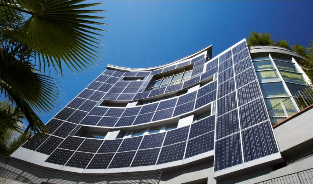 Panouri solare transparente - Cum energia solară se integrează discret în arhitectura modernă 1 Panouri solare transparente - Cum energia solară se integrează discret în arhitectura modernă