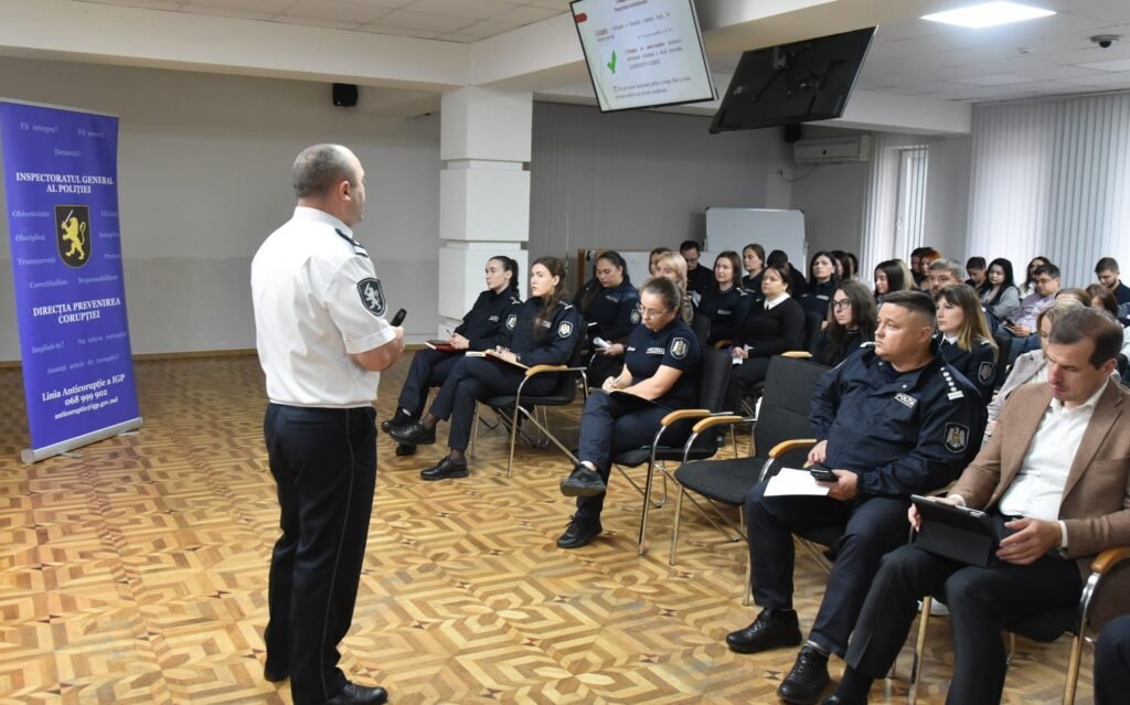 Polițiștii Direcției Prevenirea Corupției a IGP au desfășurat o sesiune de informare pentru angajații IGP
