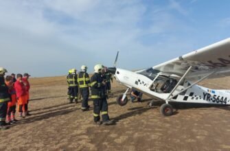 FOTO// Pompierii au asigurat paza antiincendiară unei aeronave care a aterizat forțat