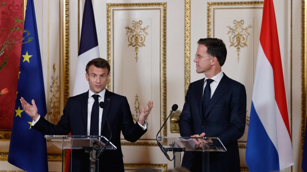 presedintele francez macron si prim ministrul olandez rutte