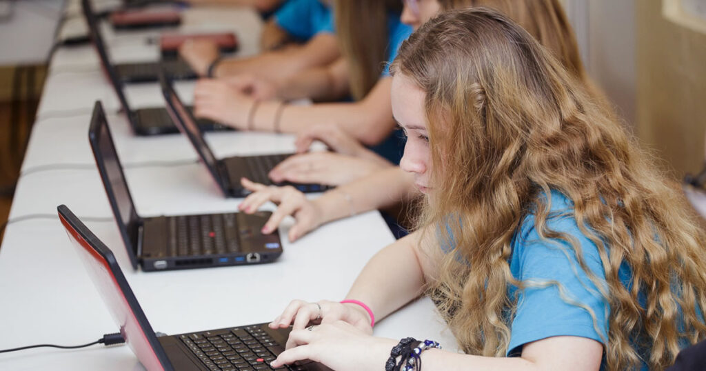 Peste 50 000 de activități pentru discipline de bază, noi resurse inovative și planuri de învățare personalizate oferite în domeniul educației interactive 2 resurse inovative si planuri de invatare personalizate