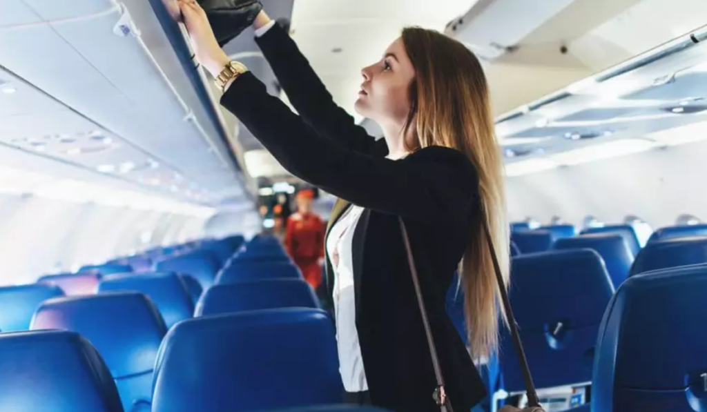 s ar putea interzice taxele pentru bagajele de mana in avioane