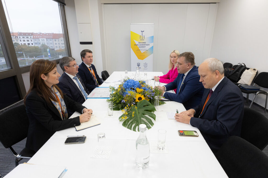 summitul parlamentar al platformei internationale crimeea