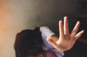 O copilă cu dizabilitate severă din Călărași ar fi fost violată de tatăl vitreg