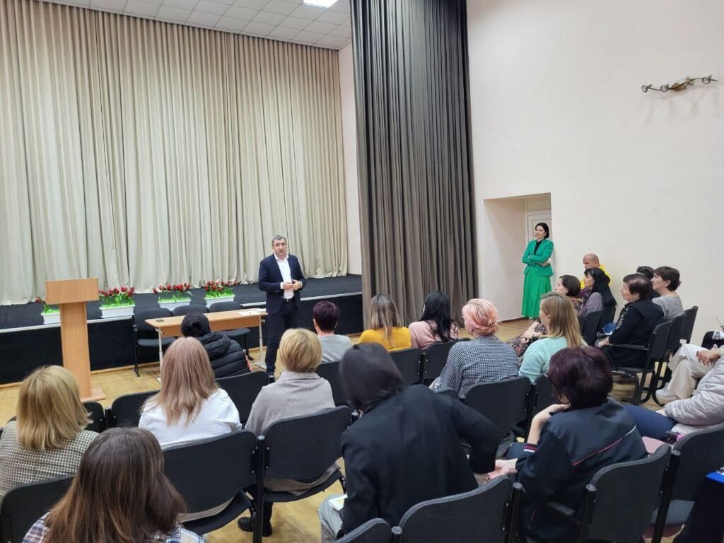 FOTO// Lilian Carp: „Ar fi fost util și benefic pentru oraș să creăm Salonul Municipal de Artă Contemporană, dar și Muzeul Chișinăului în Casa Hertza”