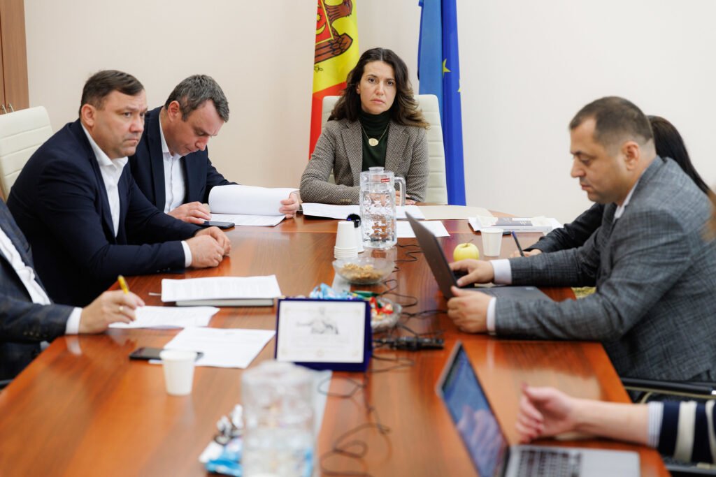 Patru legi adoptate în contextul implementării reformei justiției vor fi aduse în concordanță cu recomandările formulate de Comisia de la Veneția 1 Patru legi adoptate în contextul implementării reformei justiției vor fi aduse în concordanță cu recomandările formulate de Comisia de la Veneția