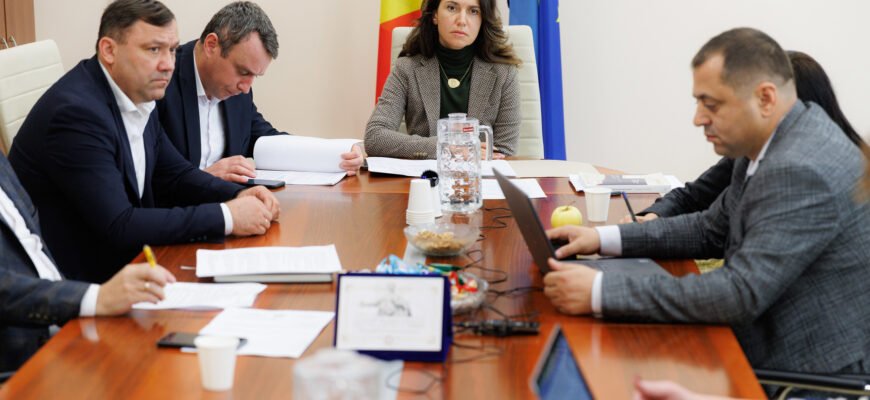 Patru legi adoptate în contextul implementării reformei justiției vor fi aduse în concordanță cu recomandările formulate de Comisia de la Veneția