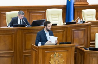 Cetățenii străini nu vor putea dobândi sau deține dreptul de proprietate asupra terenurilor cu destinație agricolă sau din fondul forestier