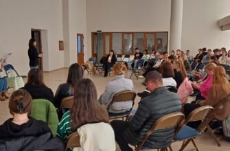 Deputații Marcela Nistor și Natalia Davidovici au discutat cu tinerii din Ceadîr-Lunga