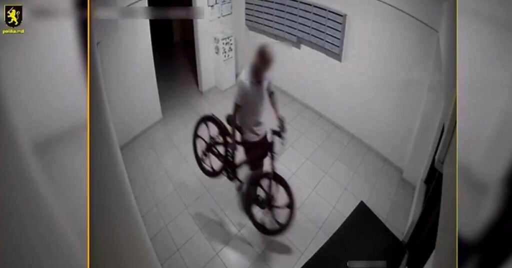 Un bărbat a fost reținut, după ce ar fi sustras o bicicletă din scara unui bloc de locuit din sectorul Ciocana al capitalei