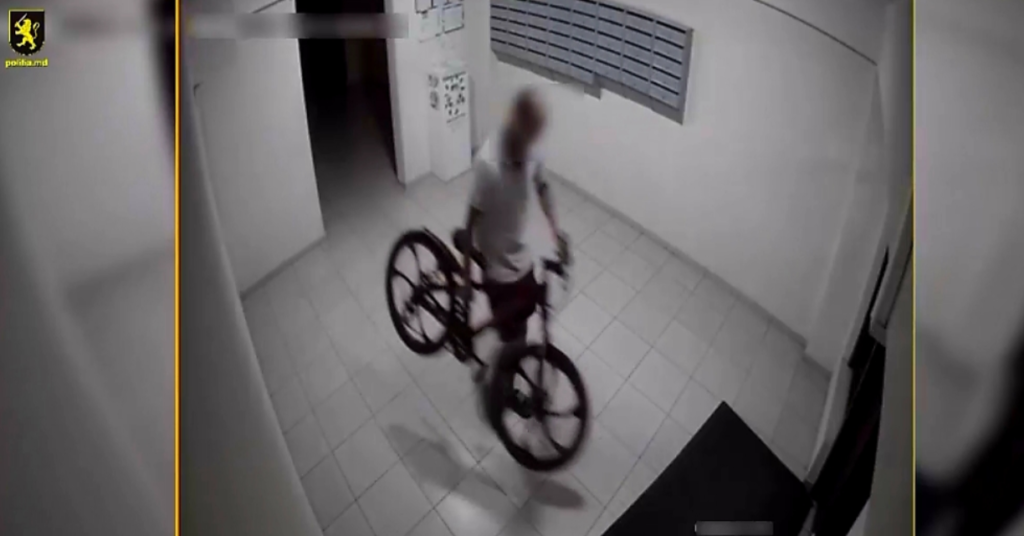 a fost retinut dupa ce ar fi sustras o bicicleta din scara unui bloc