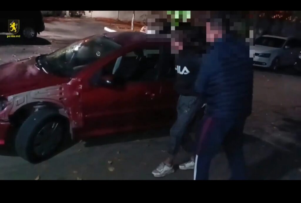 a rapit un automobil