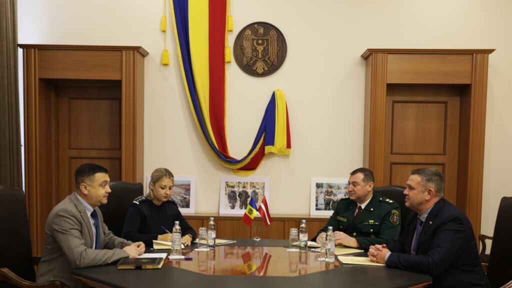 adrian efros cu ambasadorul letoniei