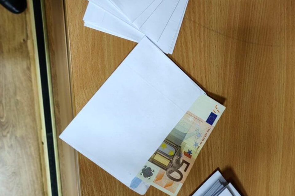 CNA documentează un caz de corupere a alegătorilor, care a avut loc la Comrat