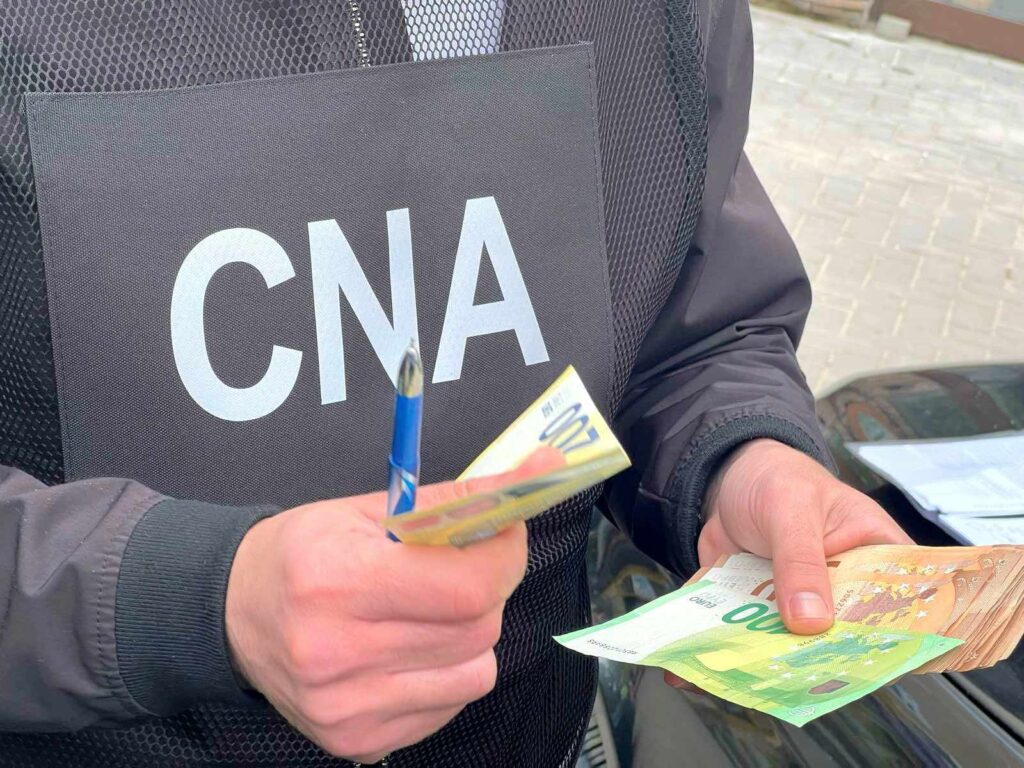 VIDEO// CNA desfășoară percheziții la Chișinău și Comrat într-un dosar de corupție 4 cercetat de cna 1