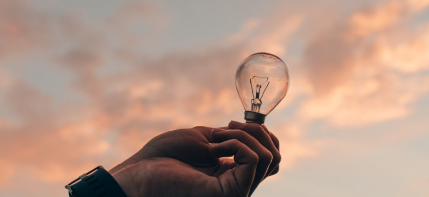 cu cat s a ieftinit lumina