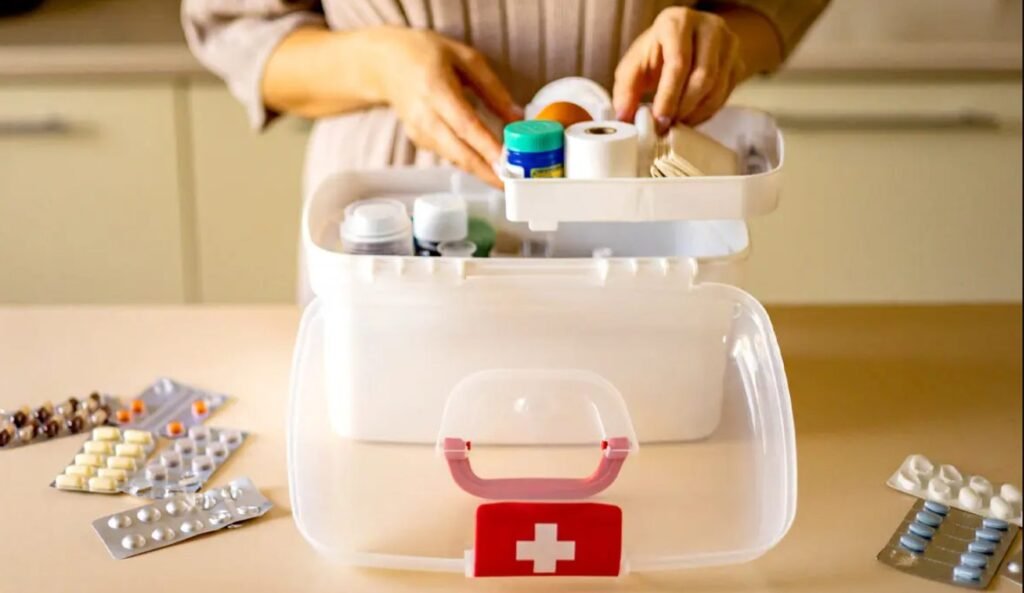 Cum să iți faci un kit de prim ajutor pentru acasă și pentru călătorii 1 Cum să iți faci un kit de prim ajutor pentru acasă și pentru călătorii