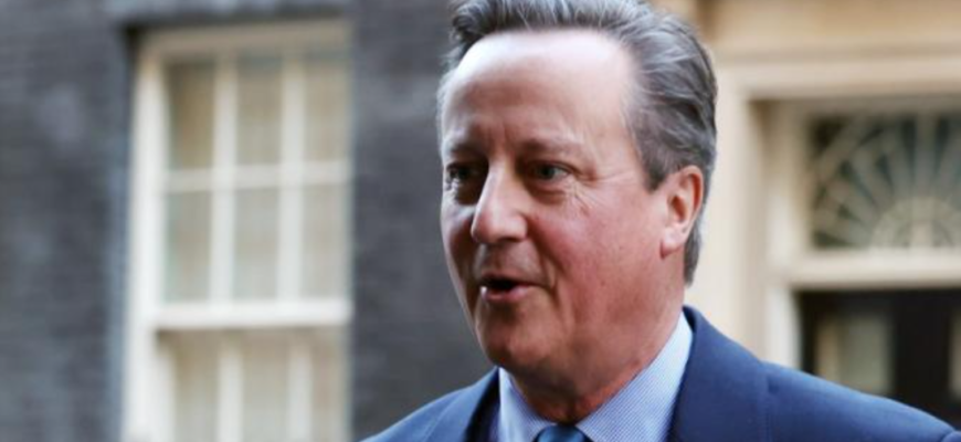 david cameron revine in politica