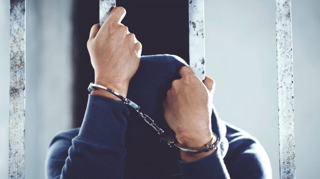 Doi minori din Bălți și un bărbat din Găgăuzia au fost reținuți pentru comiterea a 6 cazuri de escrocherie cu „ruda implicată în accident”