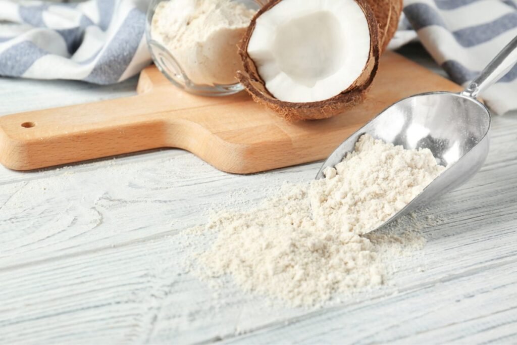 Făina de cocos - o alternativă bogată în fibre, săracă în carbohidrați, dar și fără gluten 1 Făina de cocos - o alternativă bogată în fibre, săracă în carbohidrați, dar și fără gluten