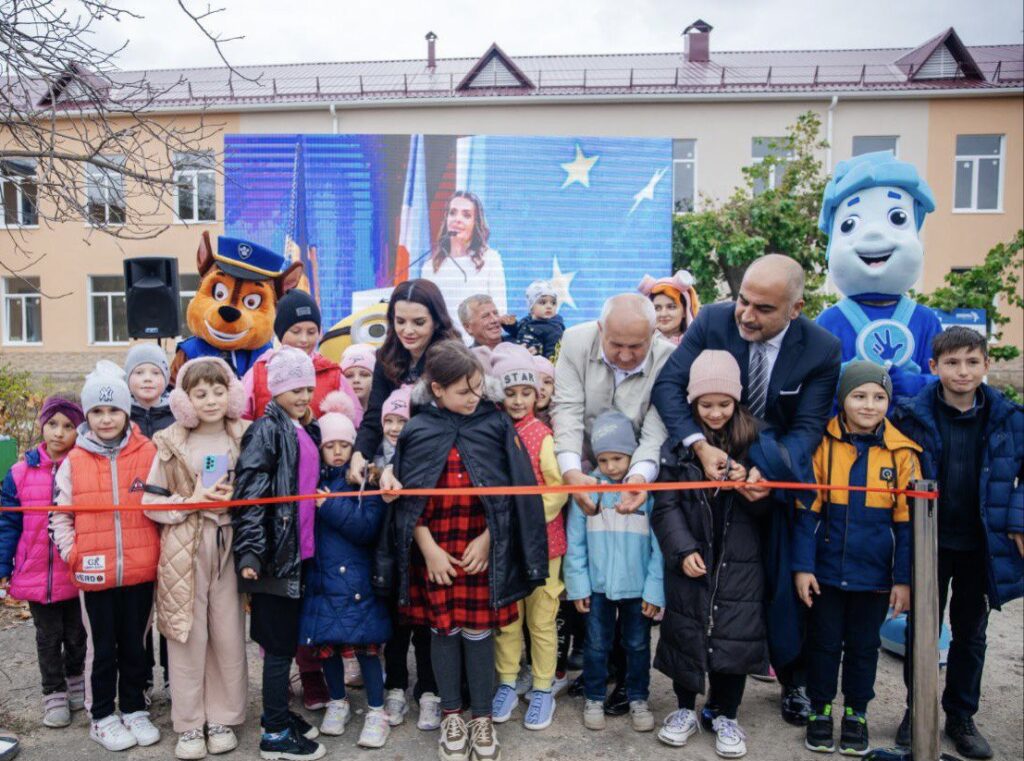 FOTO// Echipa Evgheniei Guțul, cu sprijinul lui Ilan Șor, a deschis un centru social pentru tineret în satul Dezginja 11 img 3959