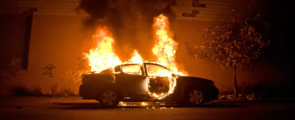 incendiu la un autoturism