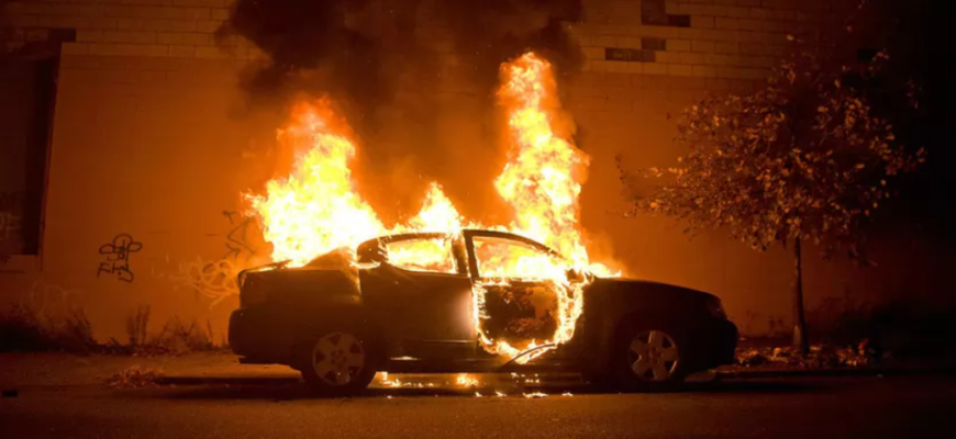 incendiu la un autoturism