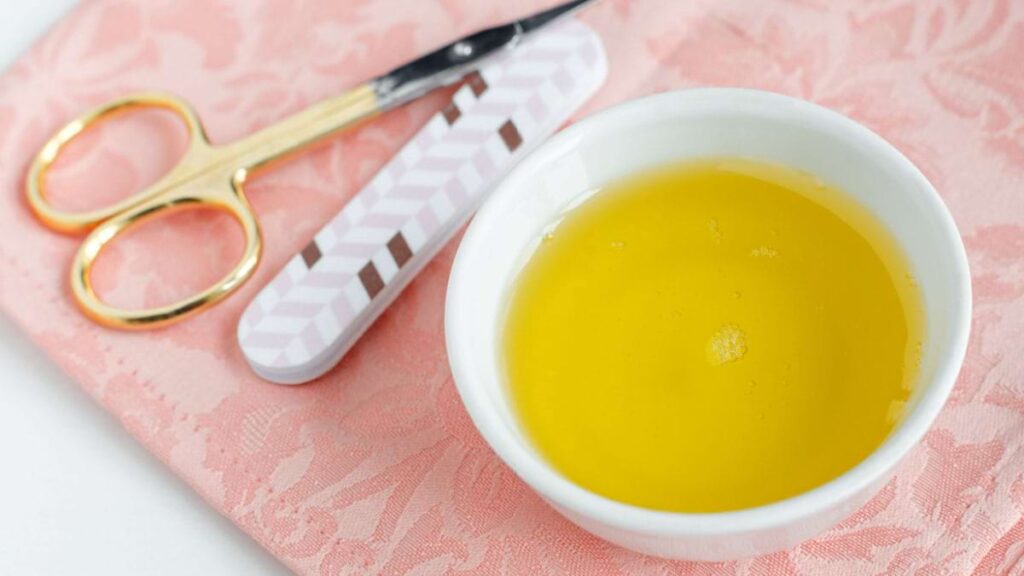 Poți utiliza ingrediente naturale! Încearcă ulei și oțet de mere ca să obții unghii mai frumoase 1 ingrijirea unghiilor