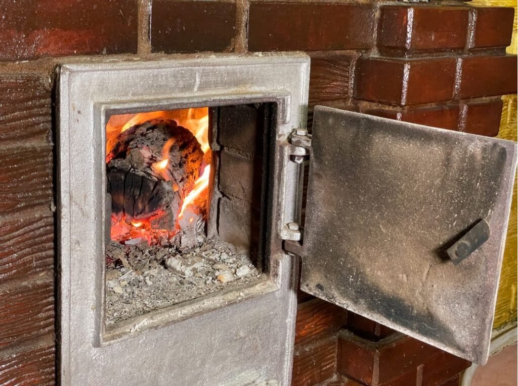 Patru persoane din orașul Codru au primit intoxicație cu monoxid de carbon
