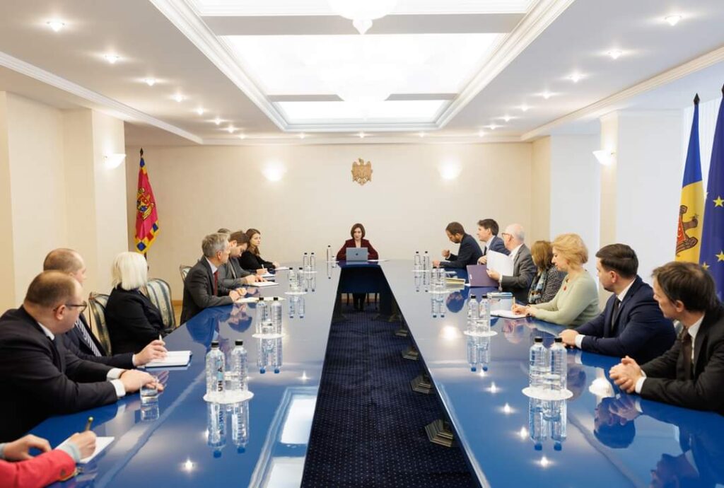 Maia Sandu a avut o întrevedere cu reprezentanții Comisiei pentru evaluarea externă a judecătorilor și a candidaților la funcția de judecător al CSJ 4 intrevedere cu reprezentantii comisiei