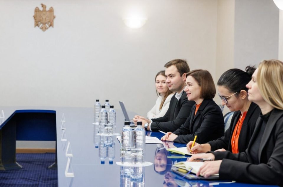 Șefa statului a avut o întrevedere cu Secretarul general pentru afaceri europene, din Guvernul Franței, Emmanuel Puisais-Jauvin 4 Șefa statului a avut o întrevedere cu Secretarul general pentru afaceri europene, din Guvernul Franței, Emmanuel Puisais-Jauvin