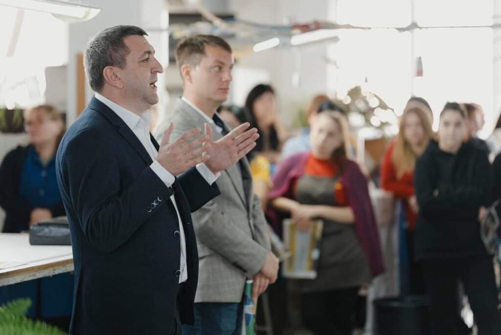 Carp: „O dezvoltare economică durabilă a orașului poate avea loc doar printr-o conlucrare eficientă cu agenții economici și atragerea investițiilor pentru oraș” 1 Carp: „O dezvoltare economică durabilă a orașului poate avea loc doar printr-o conlucrare eficientă cu agenții economici și atragerea investițiilor pentru oraș”