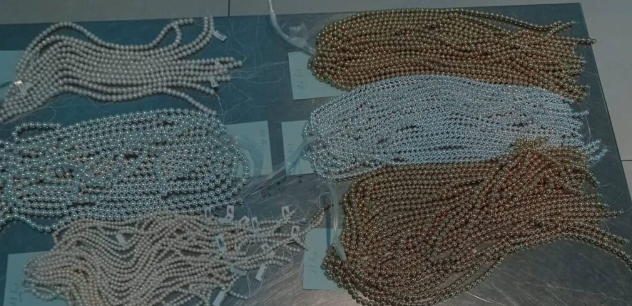 Un lot comercial de bijuterii și accesorii depistate în valiza unei nerezidente, la vamă