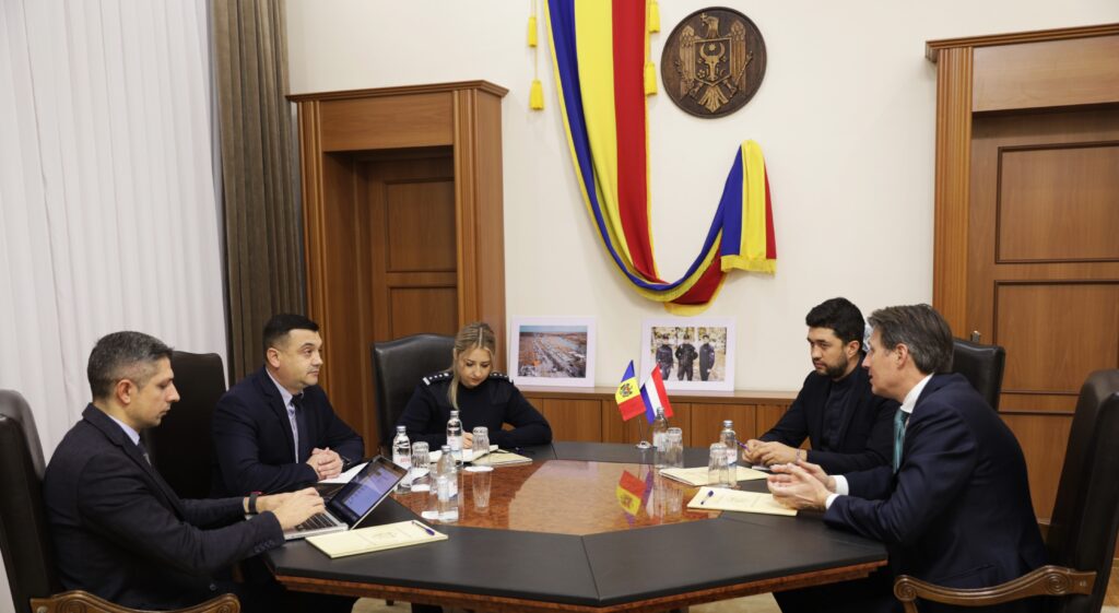 Ministrul MAI a avut o întrevedere cu Ambasadorul Regatului Țărilor de Jos în Republica Moldova 1 mai 0288