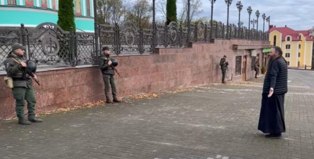 Mănăstirea Bănceni a fost înconjurată de forțele de securitate din Ucraina
