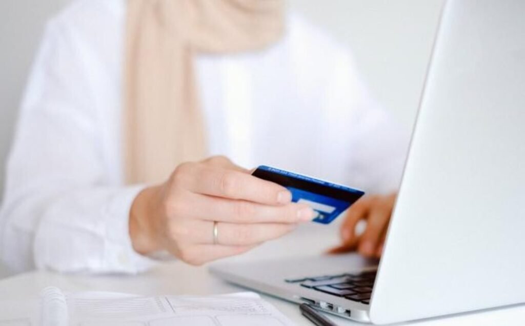 Câți români au cont bancar. Lege prin care se dorește obligativitatea de a avea card 1 Câți români au cont bancar. Lege prin care se dorește obligativitatea de a avea card