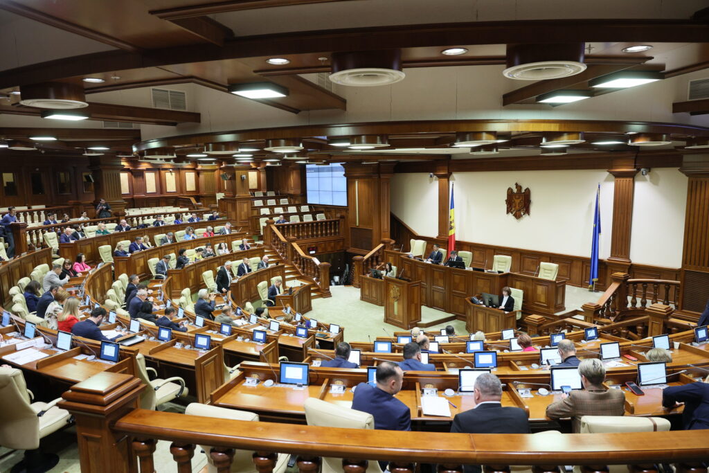 parlamentul reglementeaza