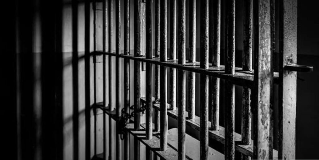 Pedeapsă de 16 ani de închisoare pentru doi bărbați care și-au omorât cu cruzime amicul de pahar 1 Pedeapsă de 16 ani de închisoare pentru doi bărbați care și-au omorât cu cruzime amicul de pahar