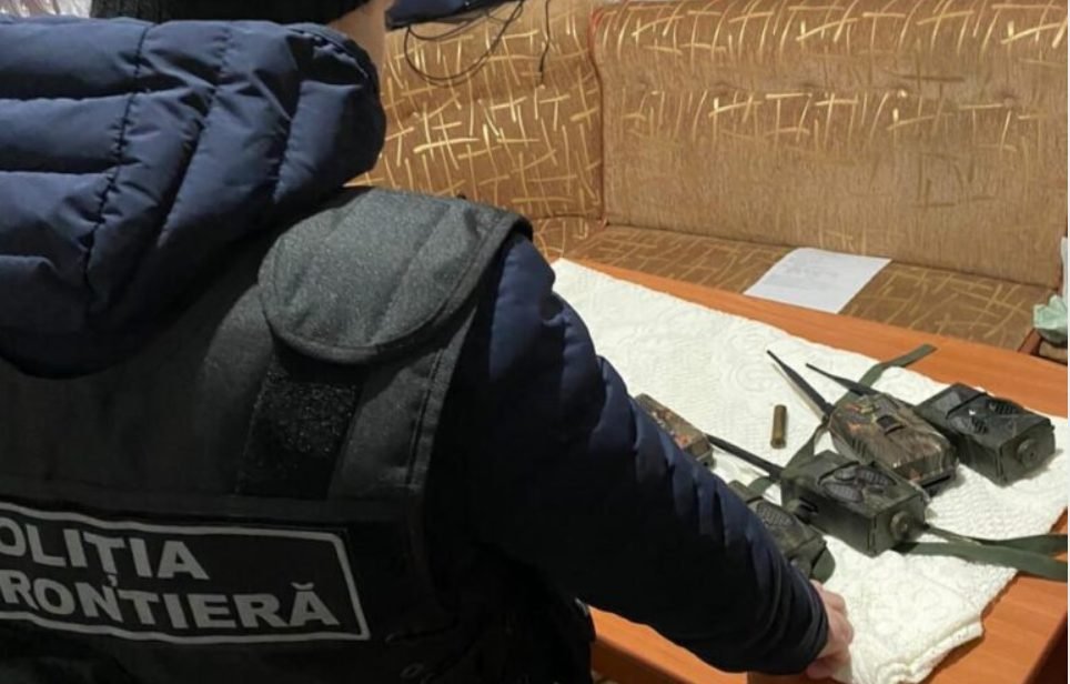 Doi braconieri din nordul țării au fost percheziționați de poliție și procurori. Ce s-a găsit la domiciliile acestora