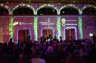 Ediția VIII a festivalului Moldov Crescendo a luat sfârșit. Spectatorii au admirat comete, petale și frunze care au plutit pe pereți