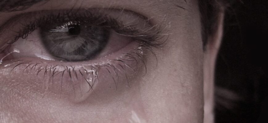 plangi usor esti trist sau confuz