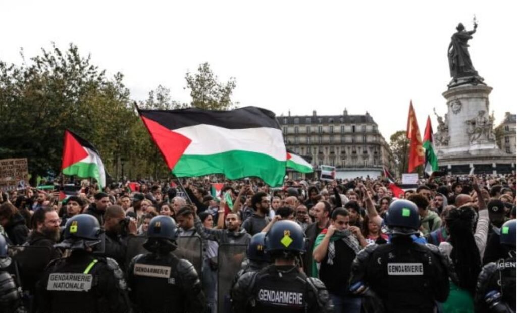 Protest la Paris. Manifestanții vor încetarea "masacrului din Gaza" și îl acuză pe Macron