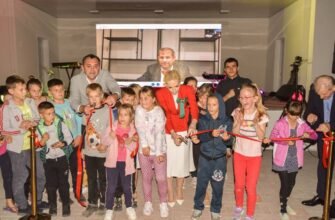Satul Cișmea din raionul Orhei devine mai atractiv! O estradă de vară fascinează locuitorii și vizitatorii localității
