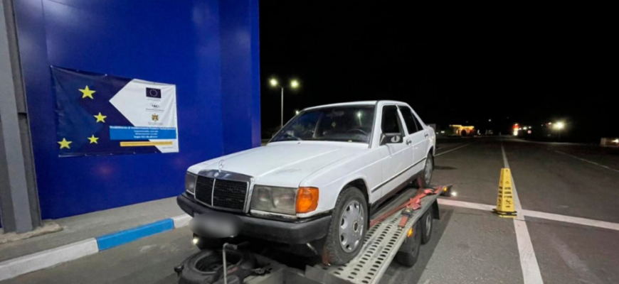 un mercedes benz a fost ridicat de politia