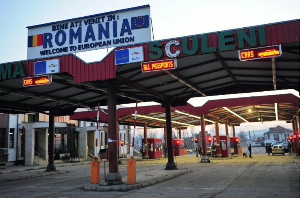 Descinderi la Vama Sculeni! Procurorii suspecteaza vameșii de luare de mită de la șoferii din Republica Moldova