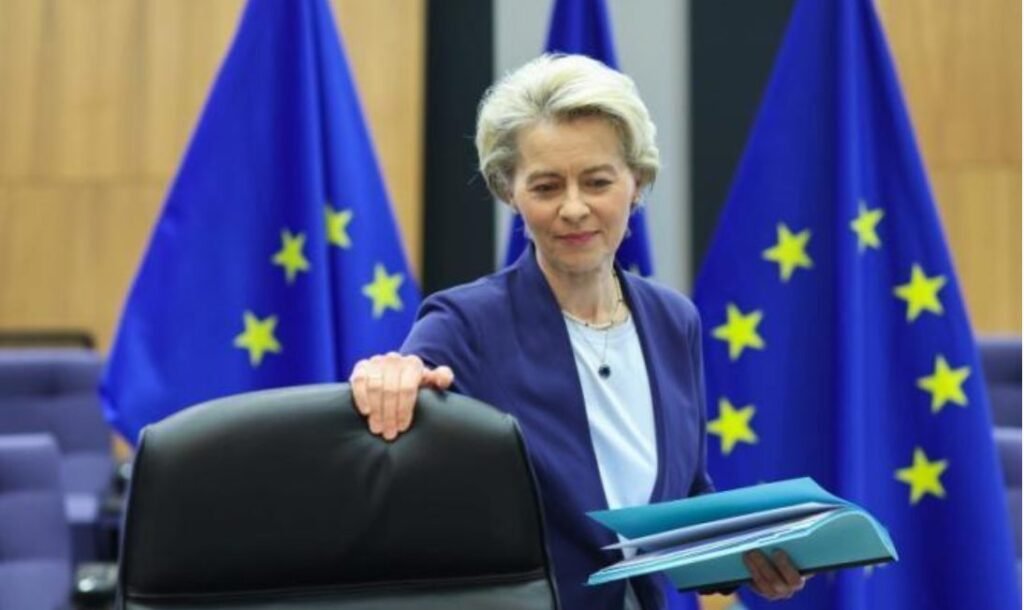 Von der Leyen spune că nu este 'tulburată' de o campanie cu postere din Ungaria ce o arată alături de Alexander Soros 3 Von der Leyen spune că nu este 'tulburată' de o campanie cu postere din Ungaria ce o arată alături de Alexander Soros