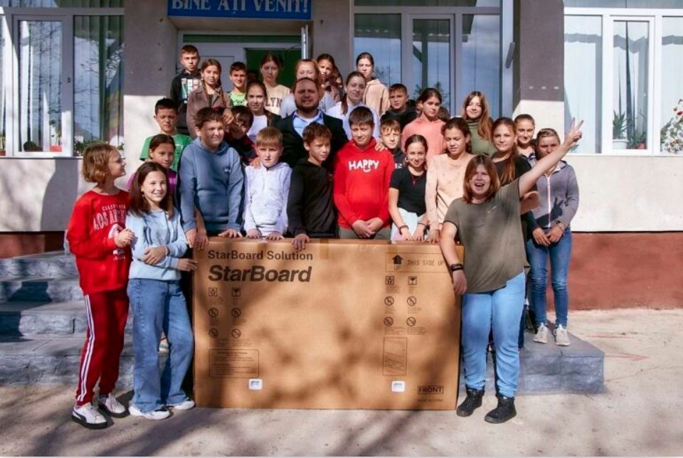 VIDEO// Campania A.S.I.C.S. ”Zece table de nota zece”: Al doilea display a ajuns în satul Vatici