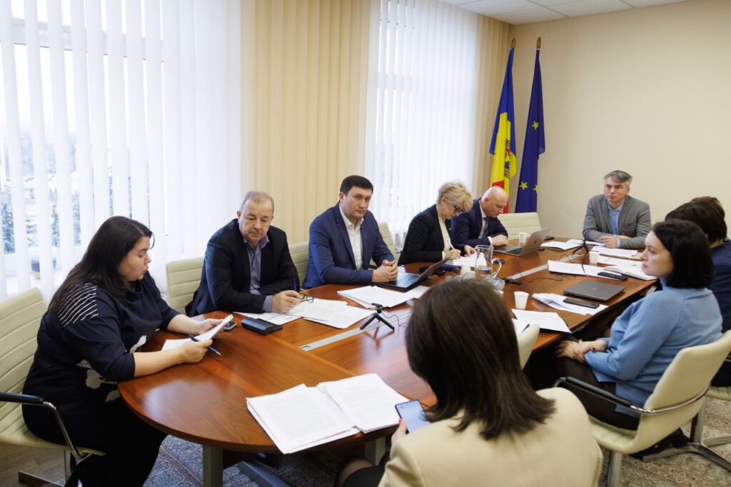 Legea fondurilor asigurării obligatorii de asistență medicală pentru anul 2024 - Sunt planificate venituri și cheltuieli în valoare de 15,4 miliarde de lei 1 asistenta medicala pentru anul 2024