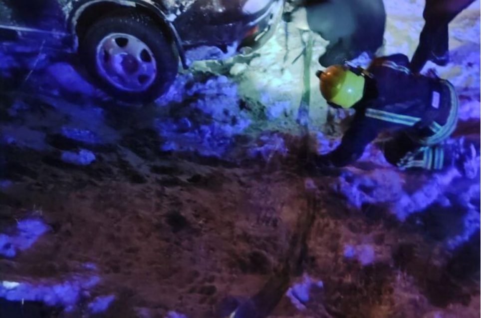 FOTO// Salvatorii au intervenit în ajutorul șoferilor, noaptea trecută, în mai multe regiuni ale țării